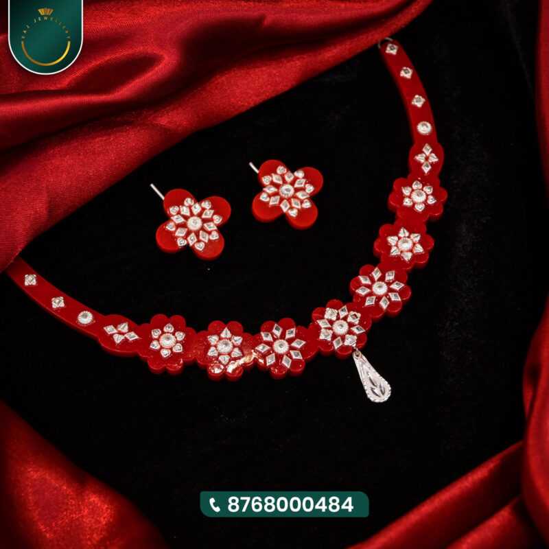 Polla Necklace and Earring Set